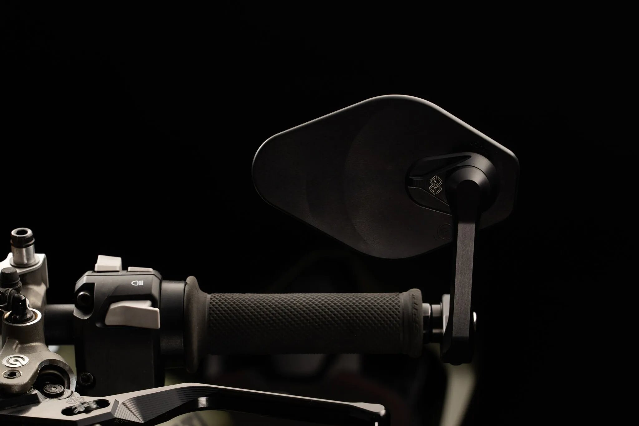 Gilles Tooling Stratos Barend Mirror Symmetrical M12