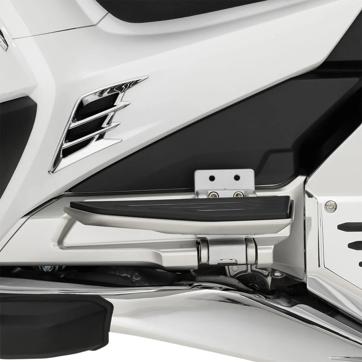 Show Chrome Passenger Floorboard Risers