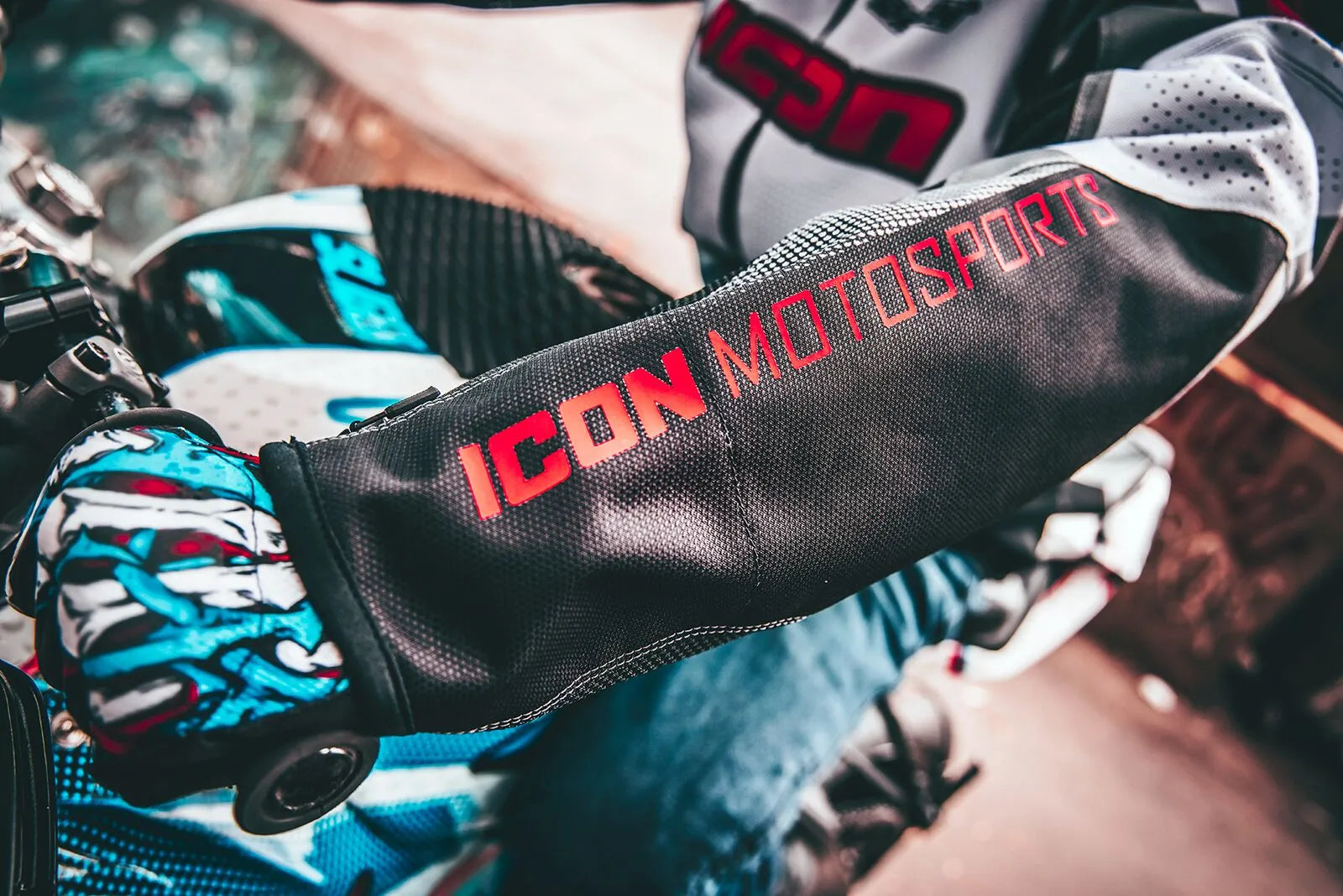 Icon Hooligan Ultrabolt Jacket - Black/Gray/Red/White