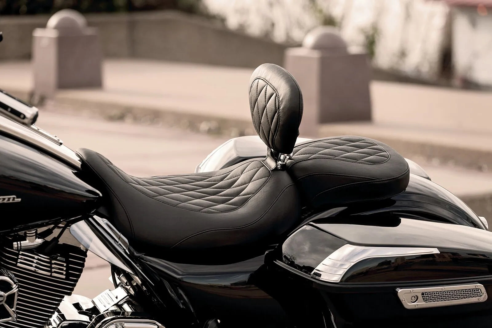 Mustang Wide Tripper Rear Seat - 11.5"