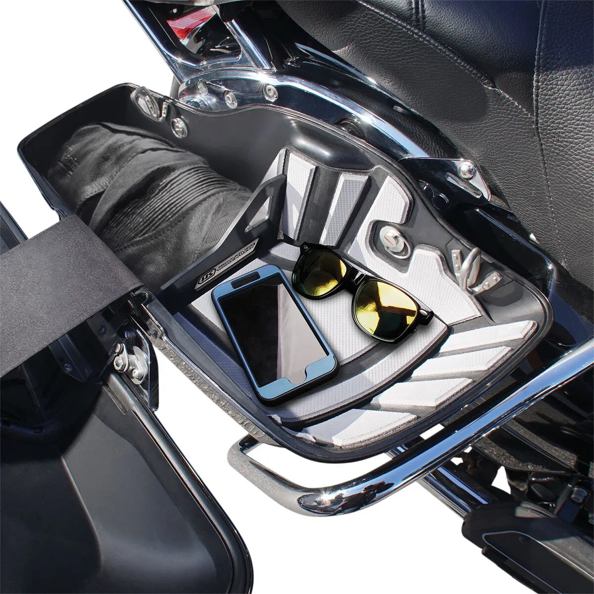 Hardstreet Saddlebag Shelf Set