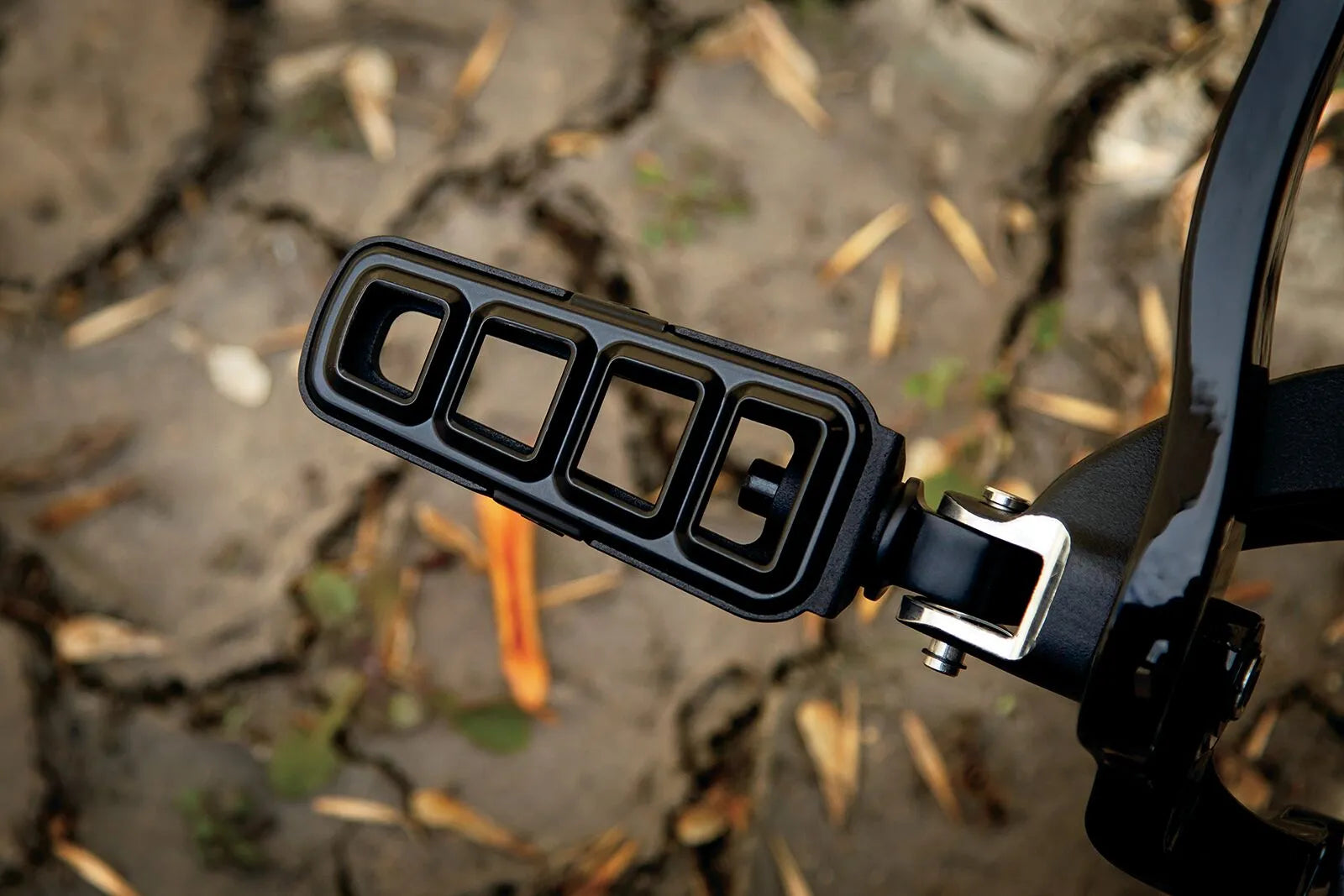 Kuryakyn Dillinger Foot Pegs - Black Aluminum