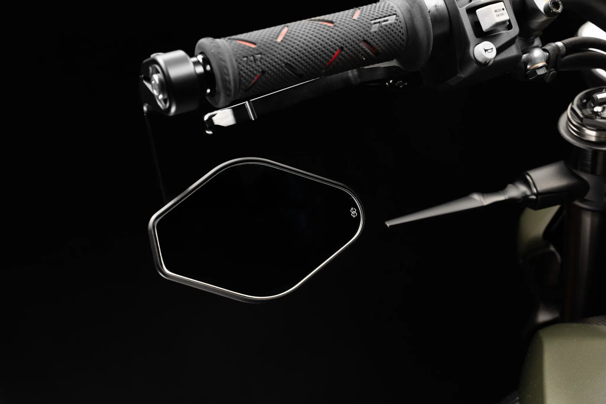 Gilles Tooling Stratos Barend Mirror Symmetrical M12