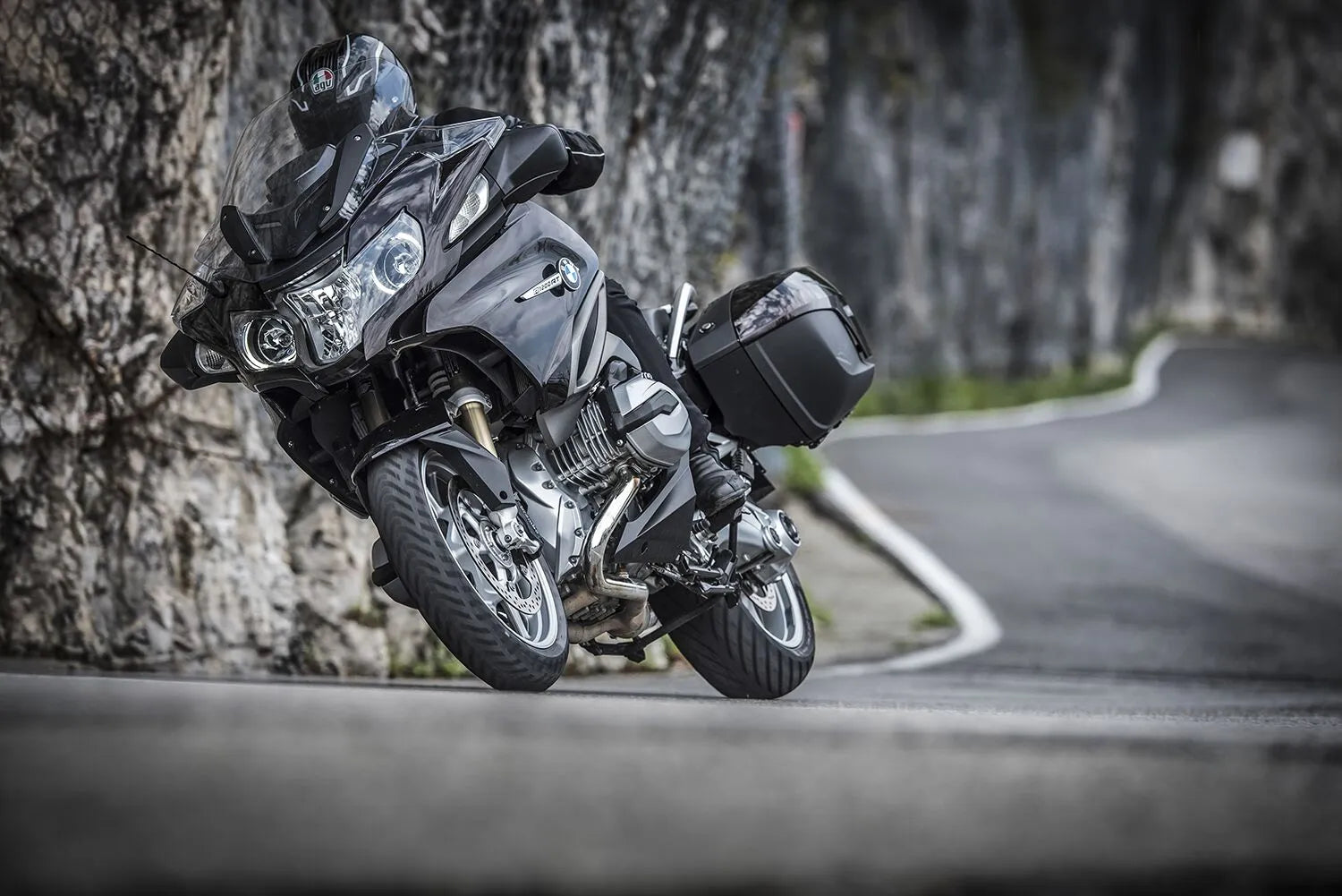 Metzeler Roadtec 01 Tire 130/70-17 Rear