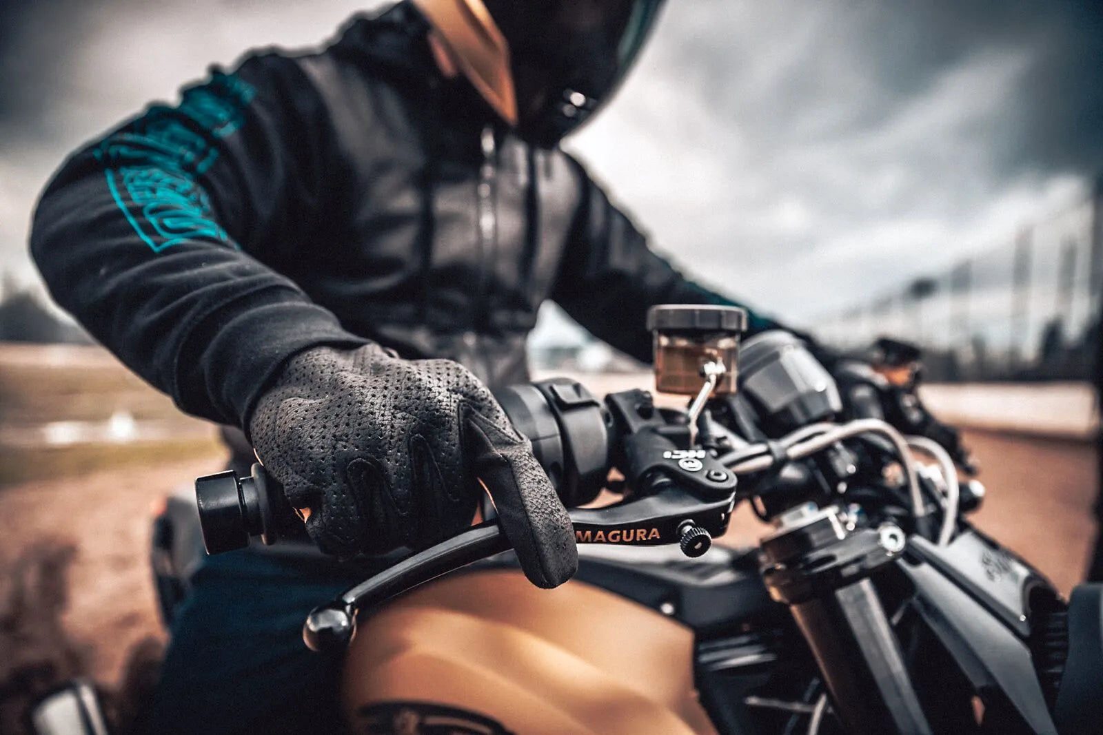 Icon Airform Gloves For Sport Riding - Black